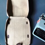Machine à écrire vintage et design Lettra 22 Olivetti