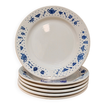 Set of dessert plates