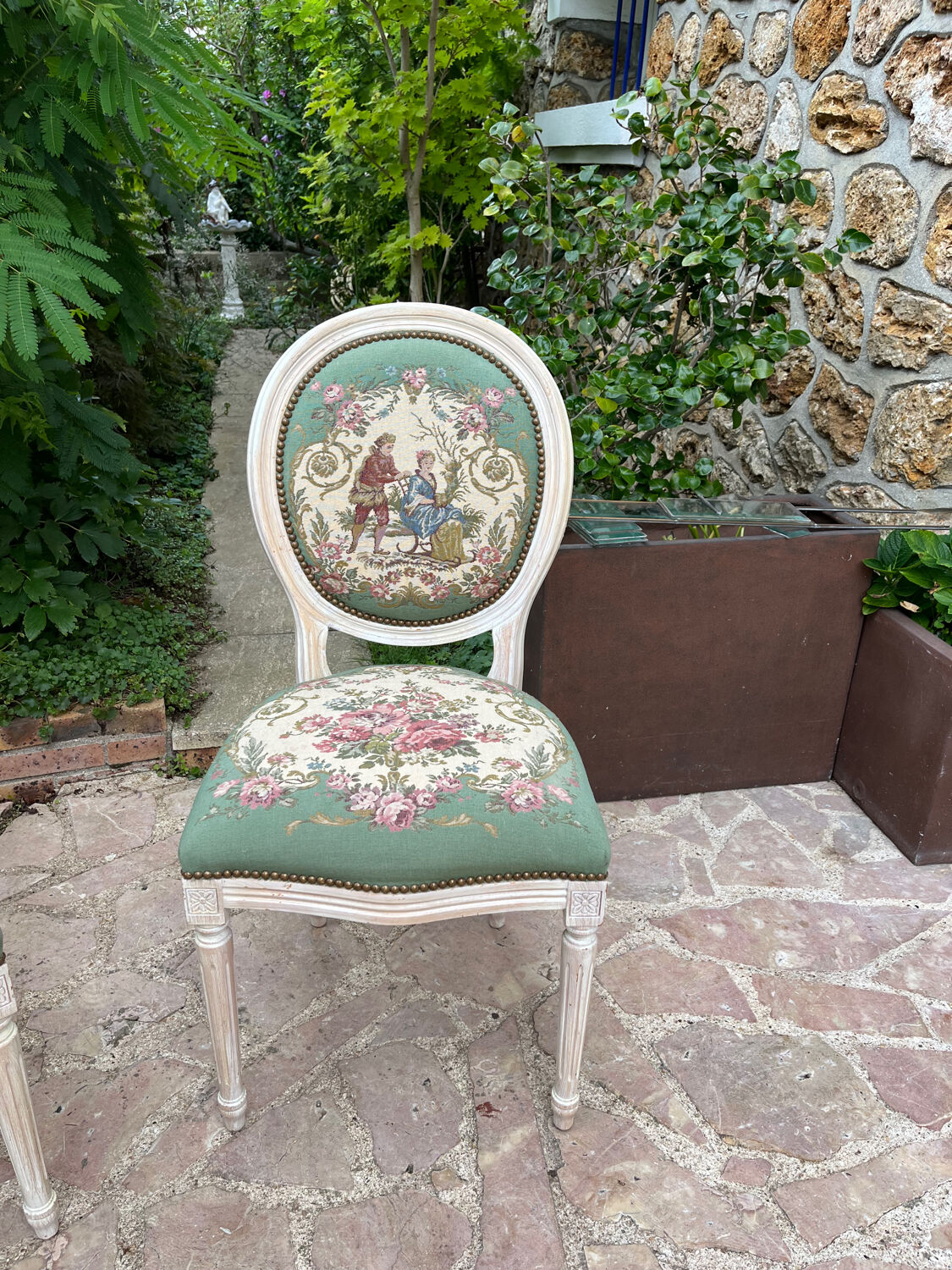 Paire de chaises médaillon