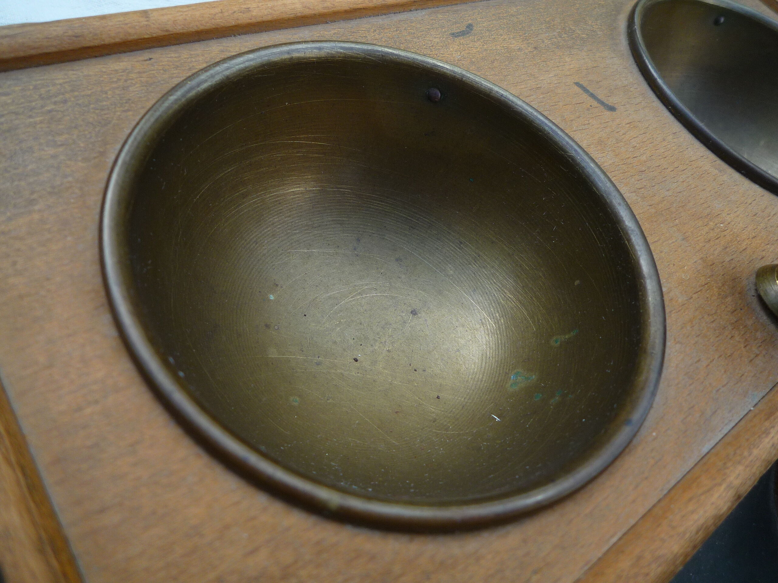 Former counter, wood and metal mint