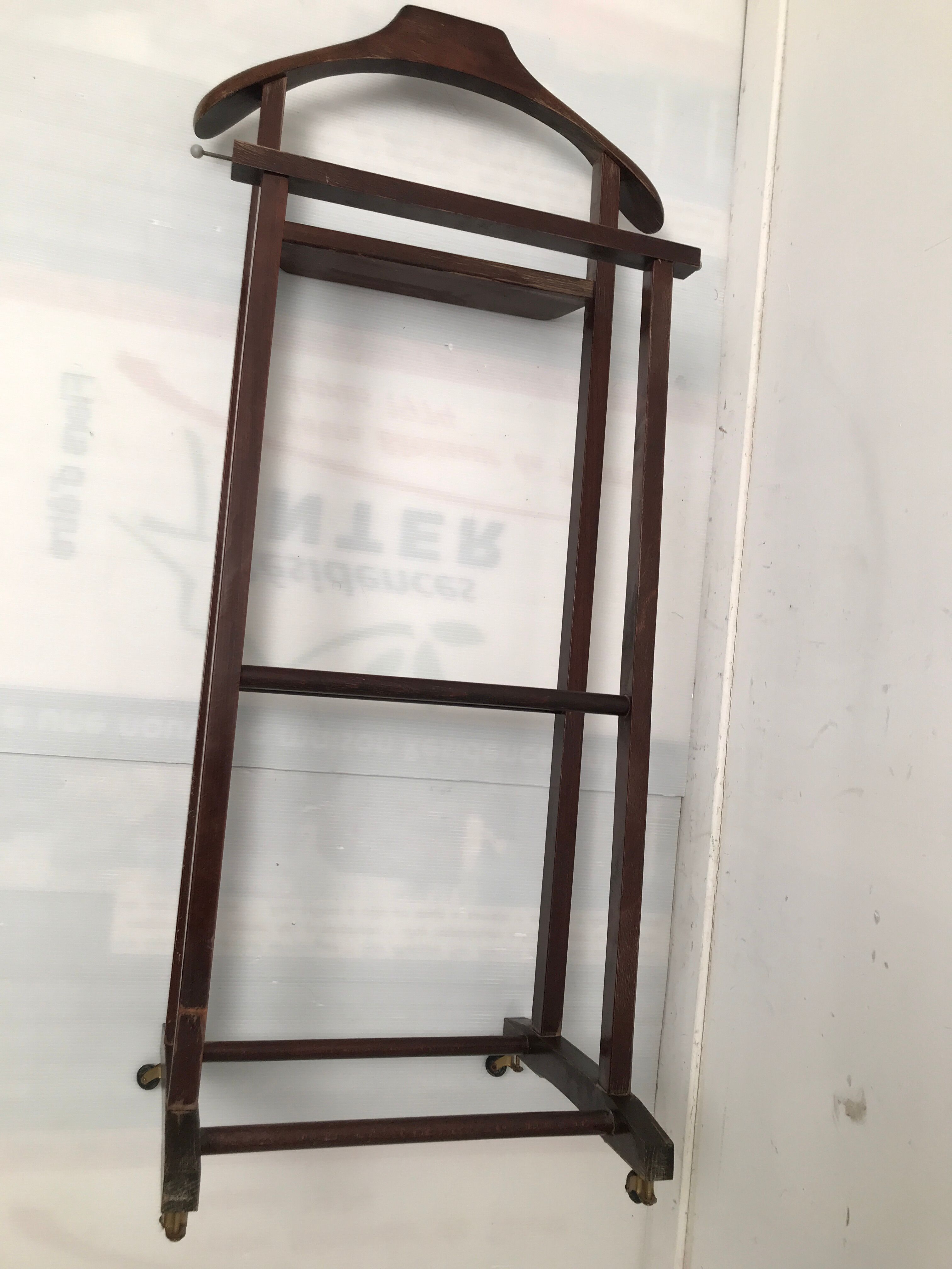 Double porticoed valet 60-70s