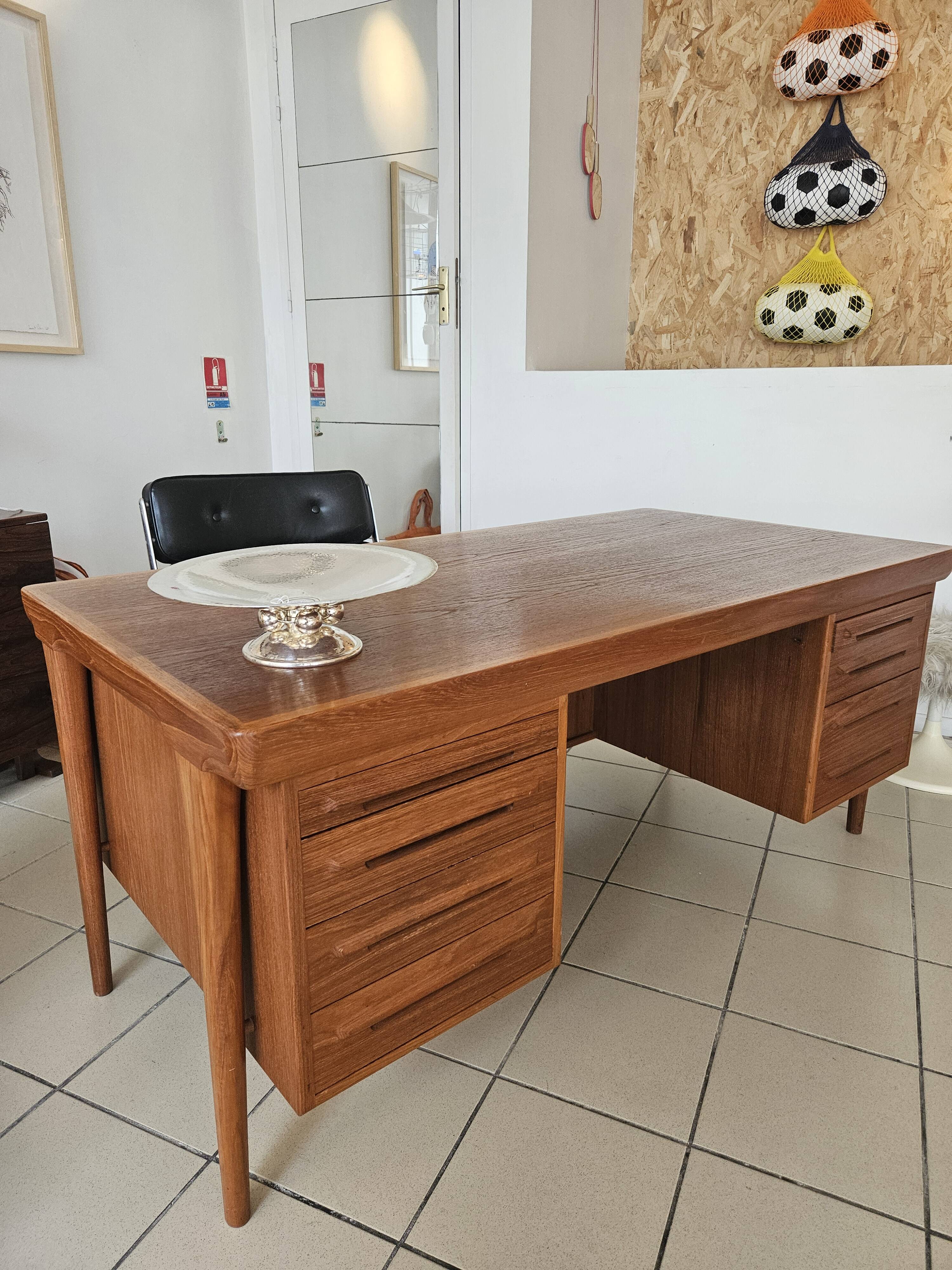 Scandinavian double-sided minister's desk