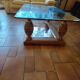 Table basse en verre biseauté , pieds ananas .