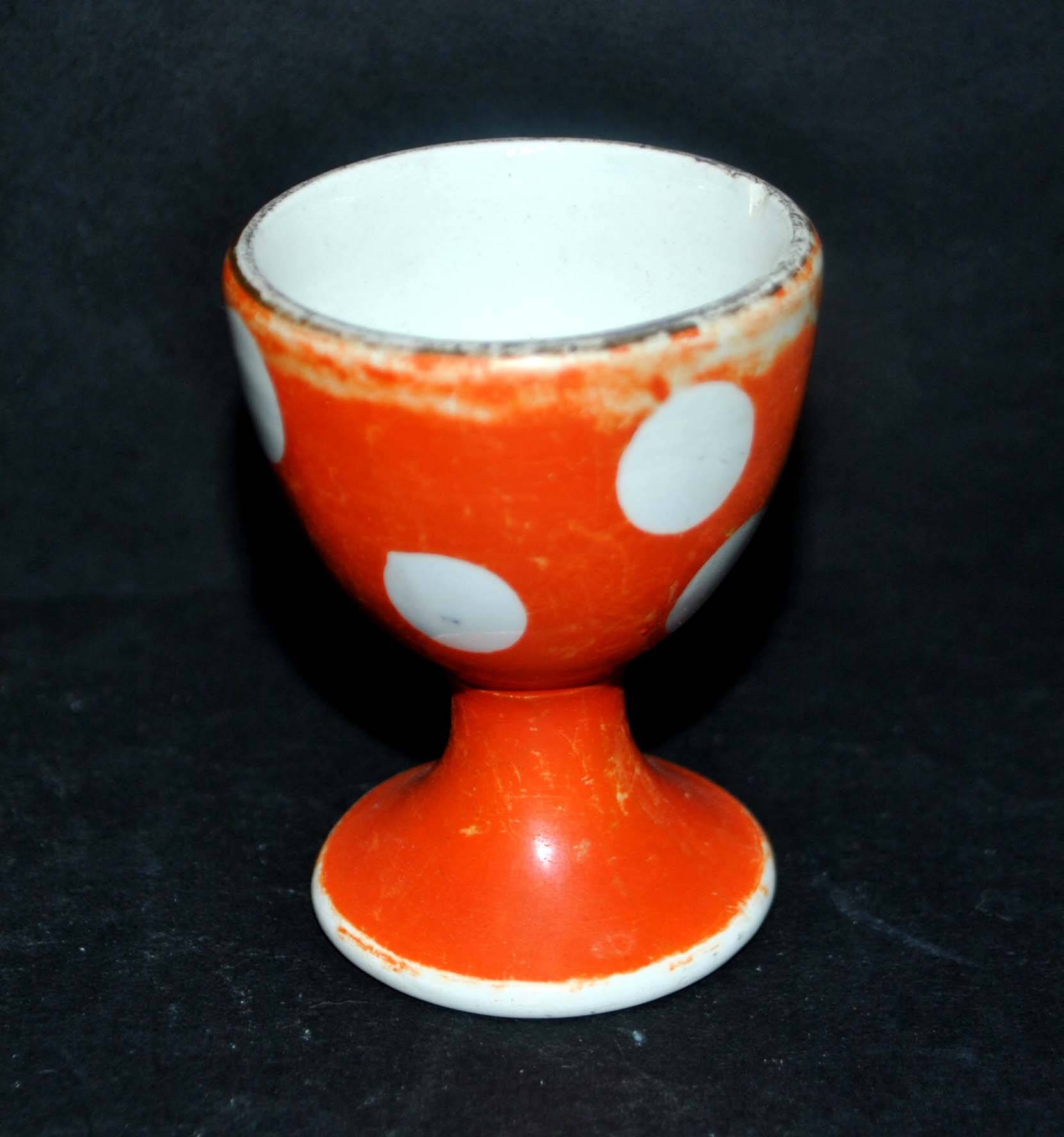 Vintage red egg cup with white polka dots in Sarreguemines earthenware H6.5cm