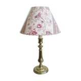 Lampe ancienne en laiton gravé avec son abat-jour en tissu oiseau des années 1900