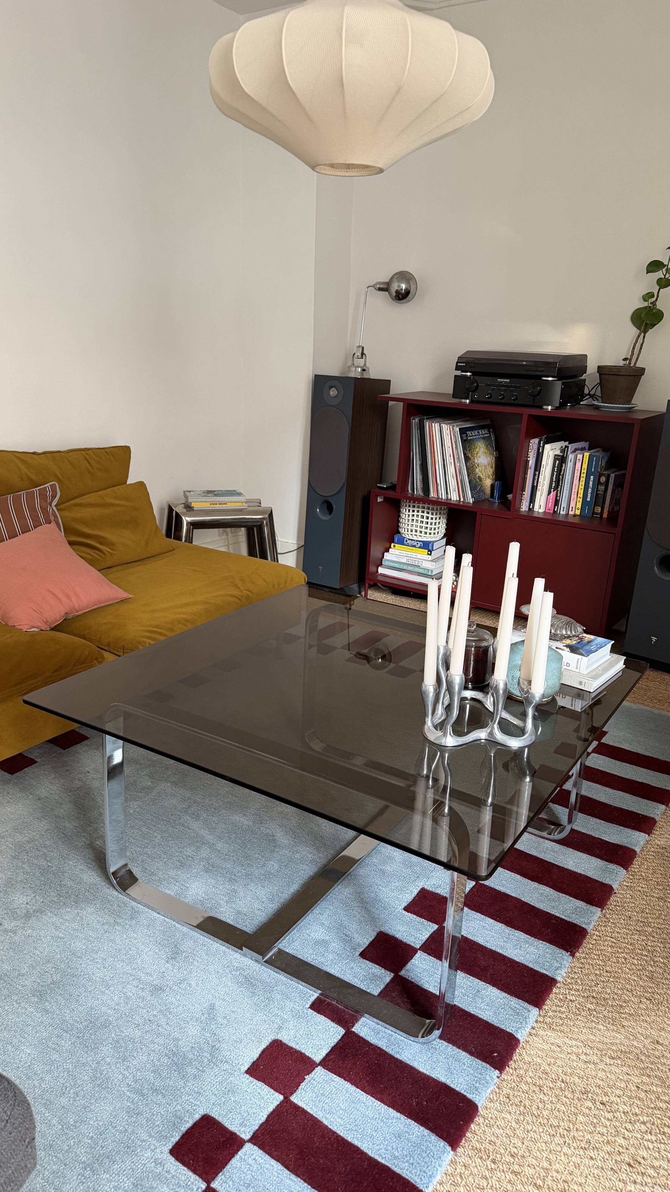 Table basse verre fumé pieds chromés