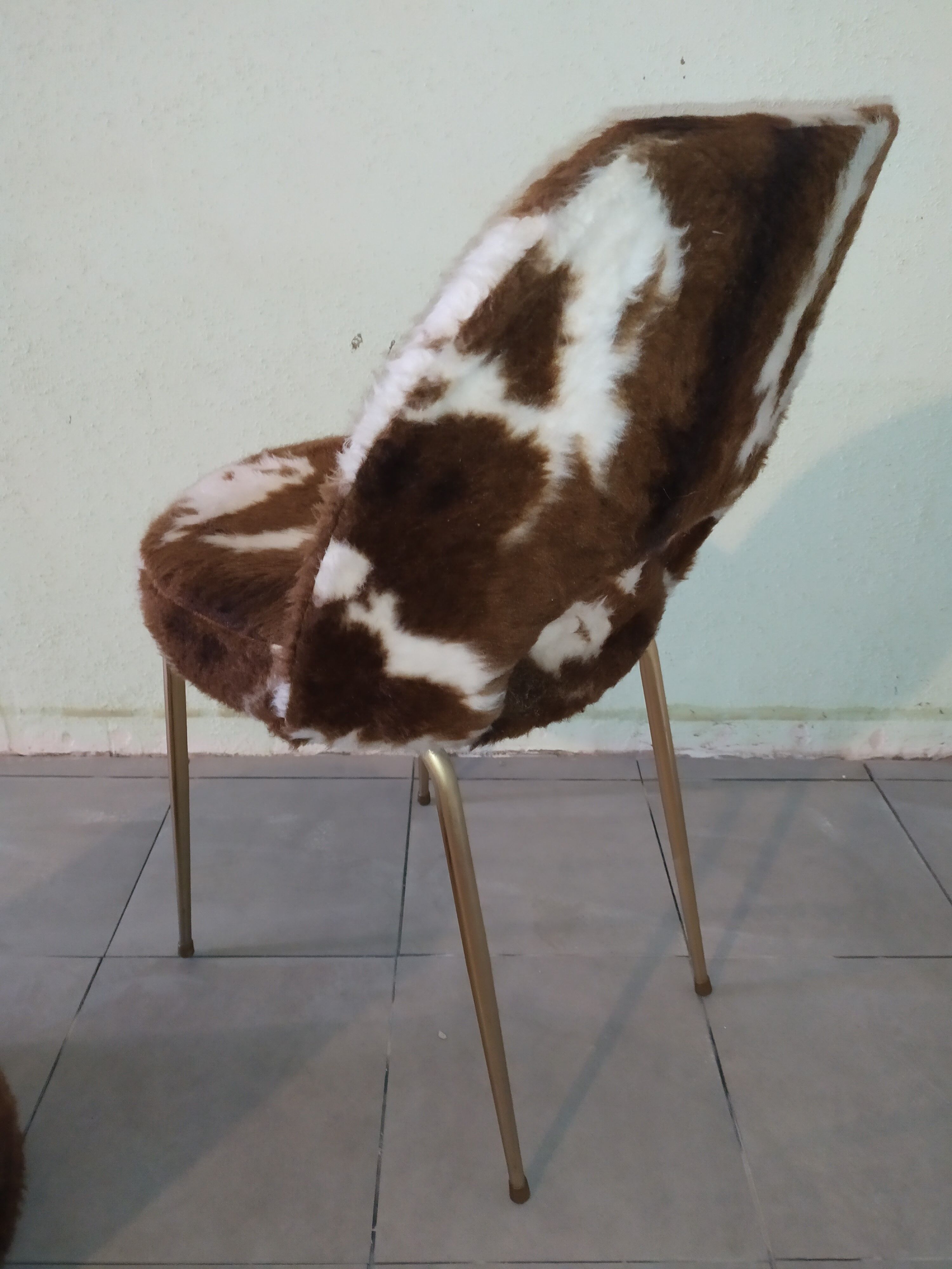 Chaise + pouf moumoute orange vache brun blanc vintage
