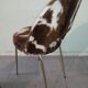 Chaise + pouf moumoute orange vache brun blanc vintage