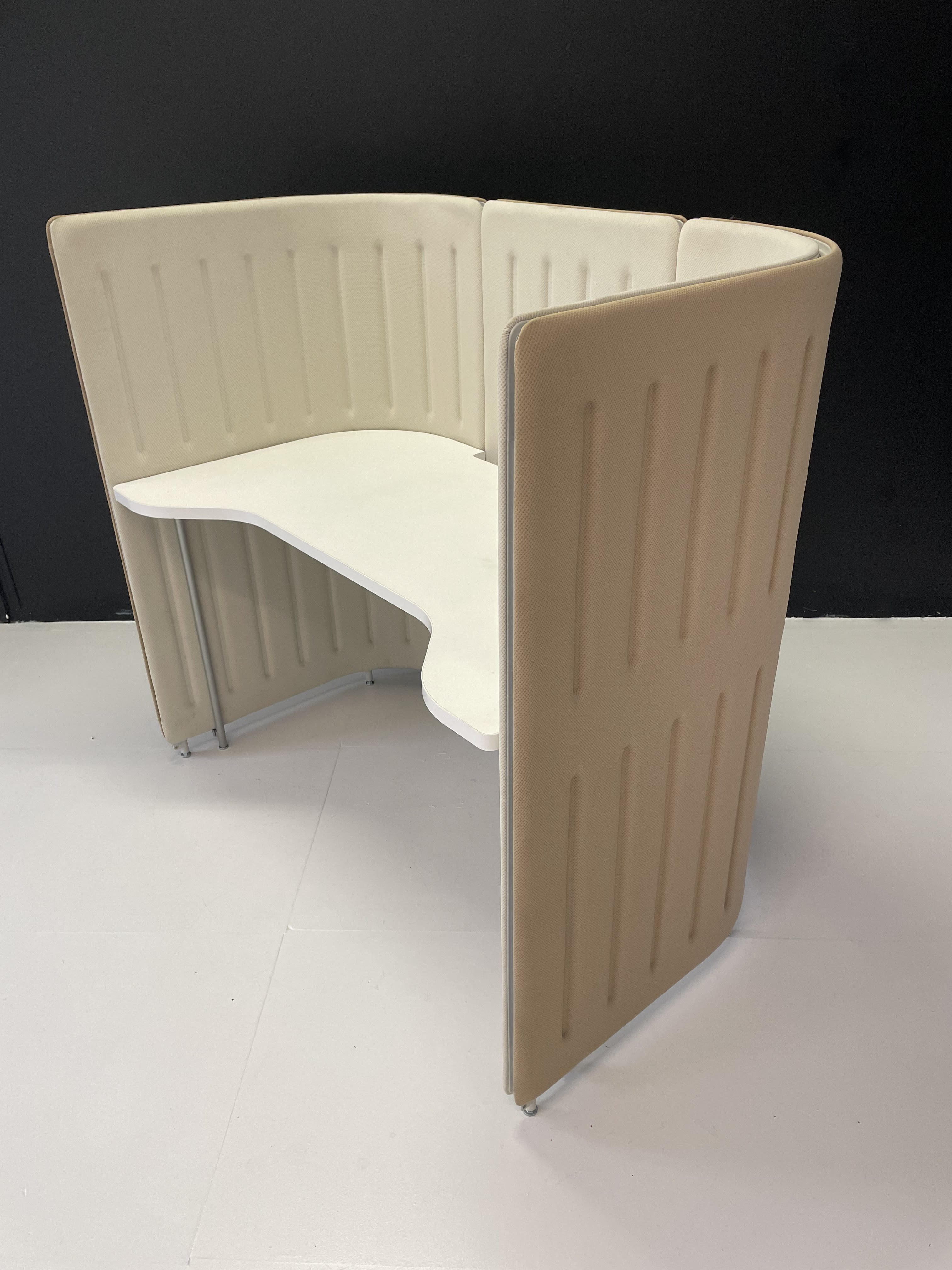 Alcove desk model Muffle by Okamura