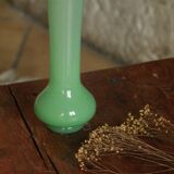 Vase en opaline verte