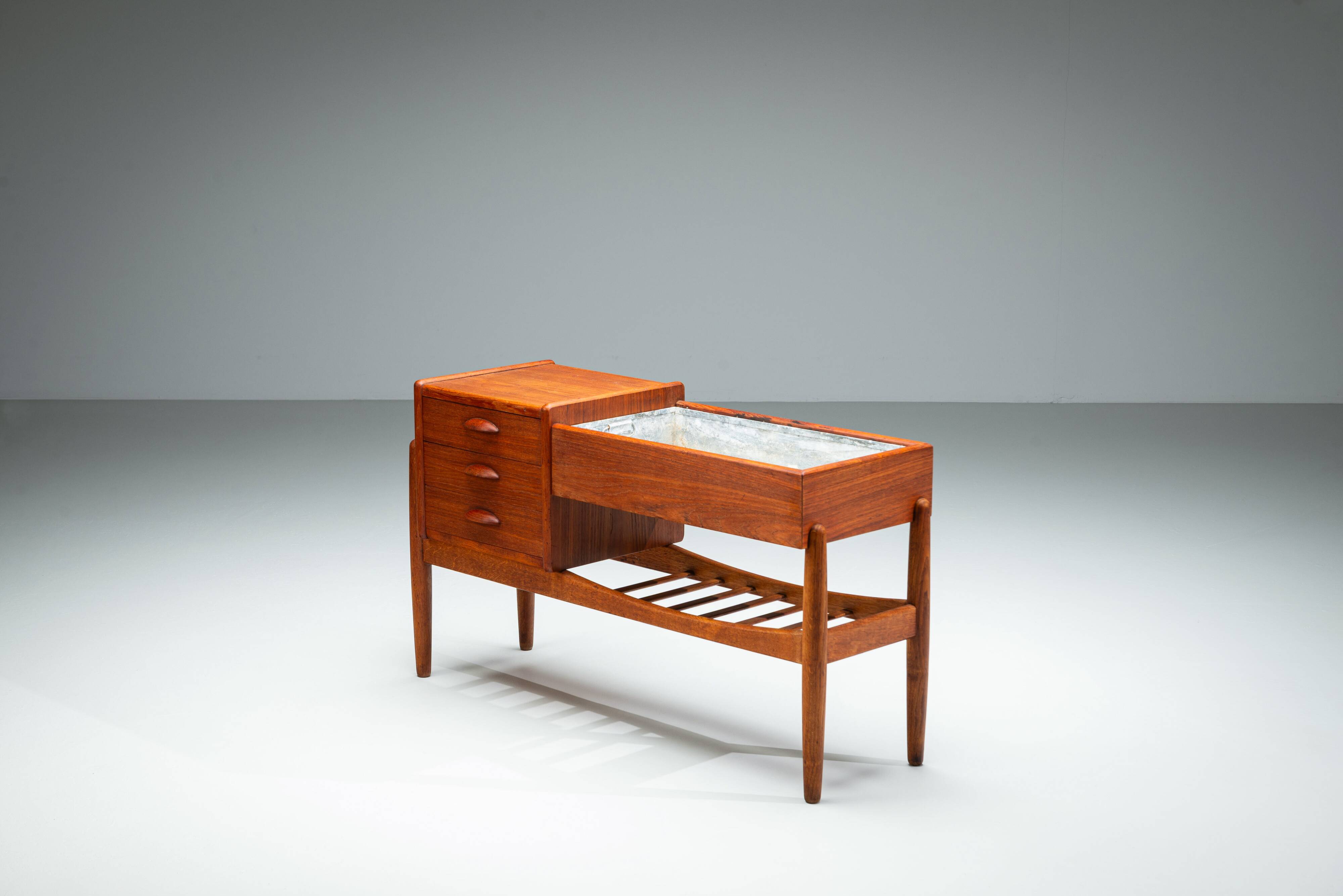 No. 36 teak planter by Arne Wahl Iversen for Vinde Møbelfabrik