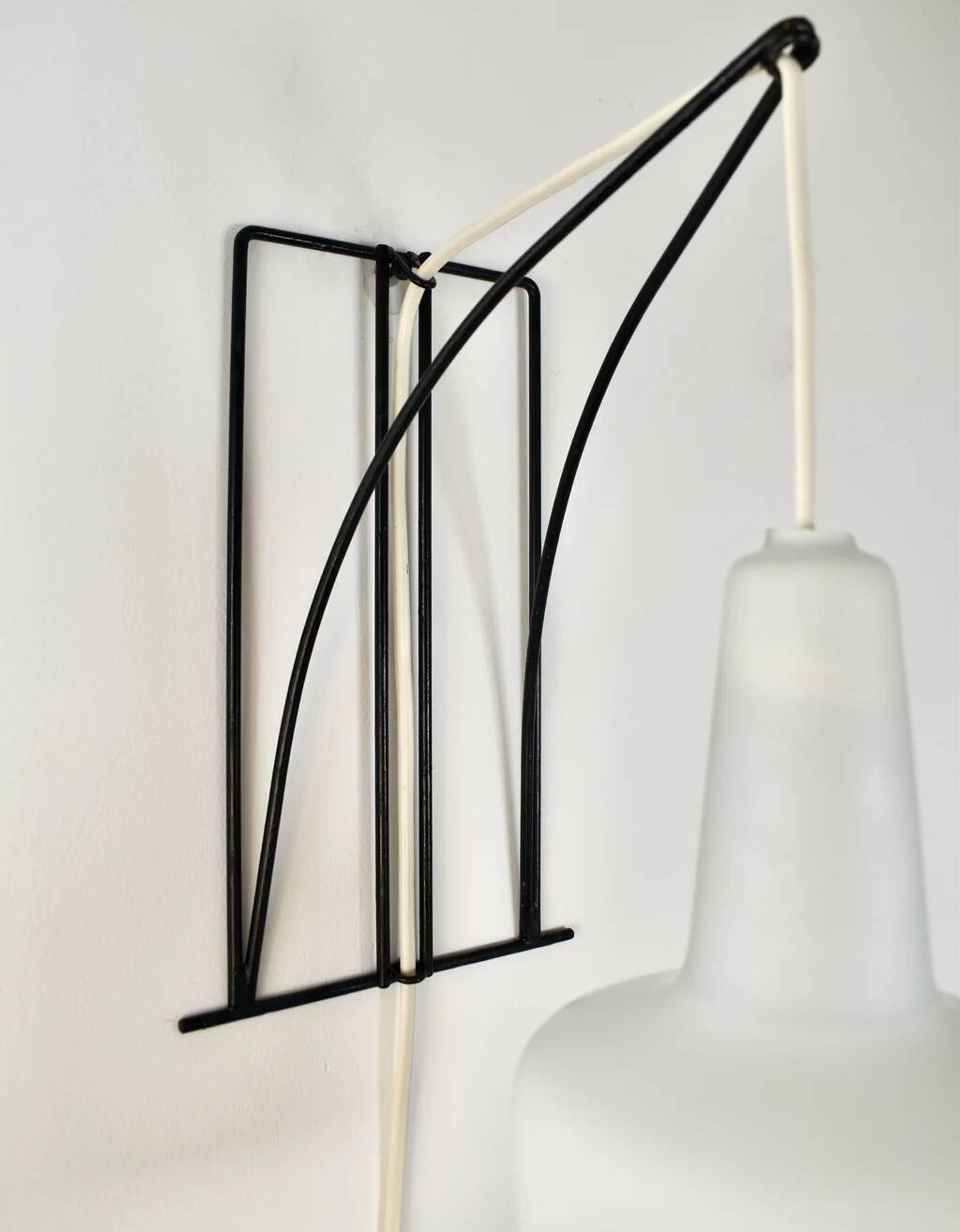 Applique murale moderniste fil métal verre