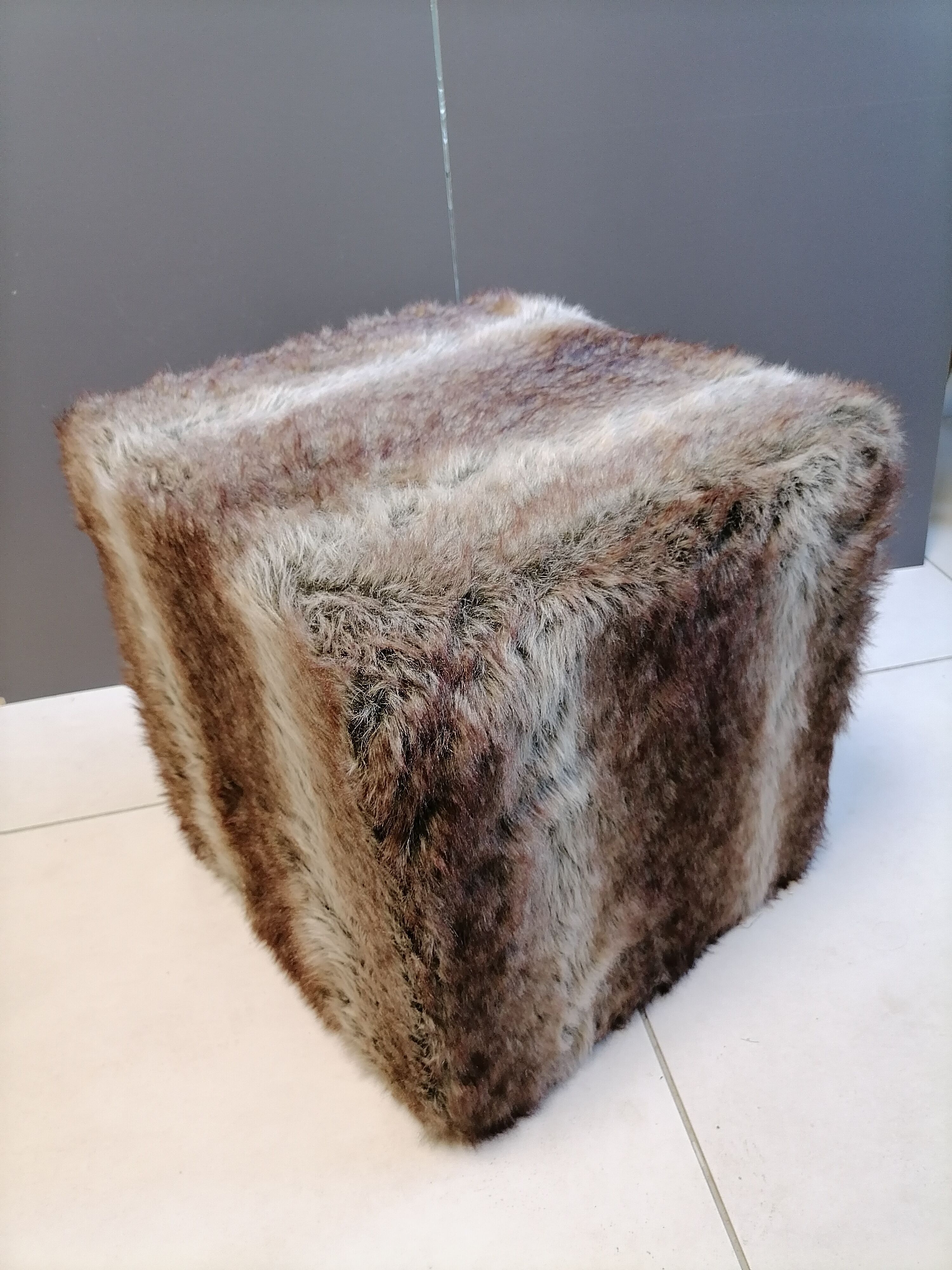 Square pouf