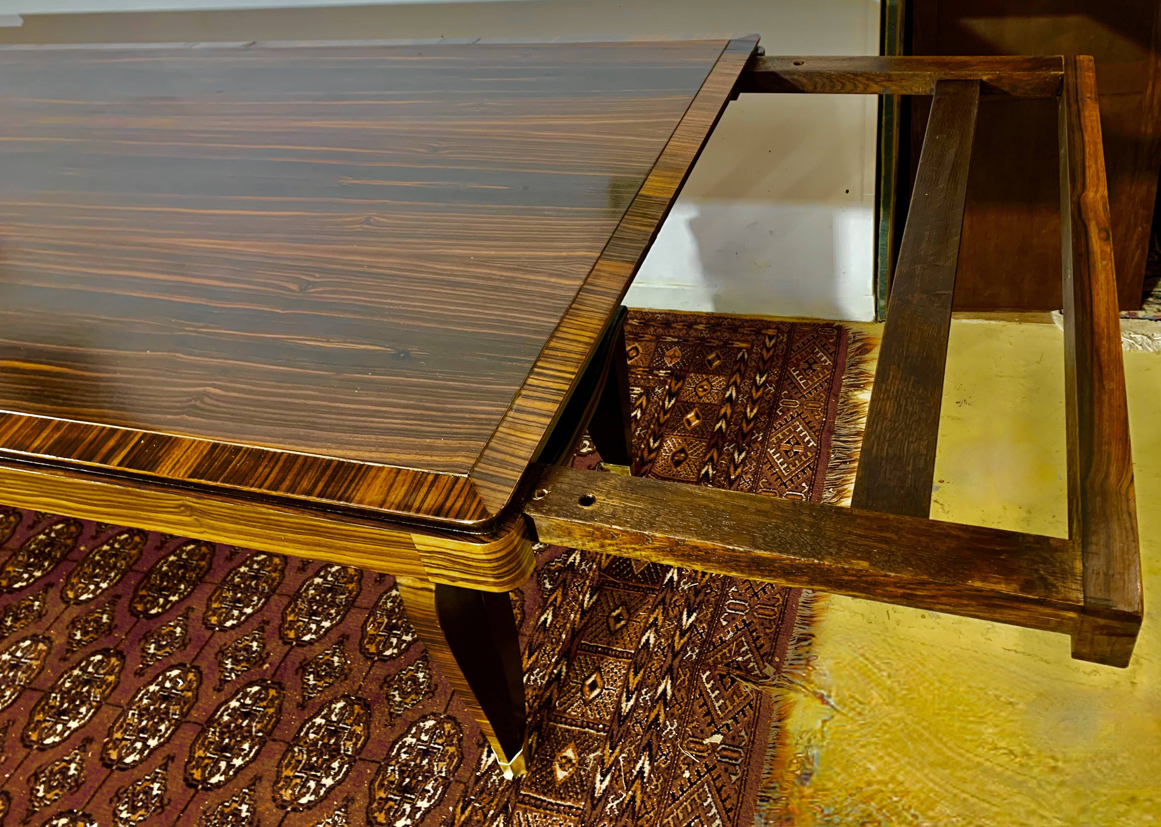 1930 Art Deco dining table in Macassar Ebony and RIO Rosewood, with extensions,