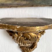 Ancienne console murale rocaille en bois et stuc doré