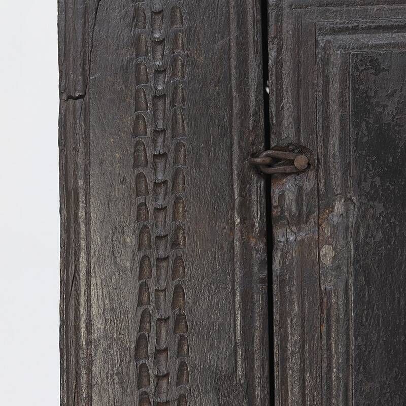 Cabinet de ferme rustique primitif espagnol du XVIIe siècle en chêne