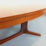 Table à manger ovale extensible en orme par Baumann, années 60-70