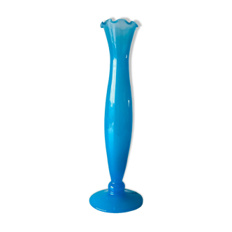 Vase ancien en opaline bleue