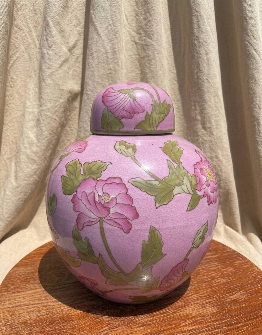 Large ginger pot