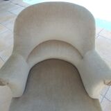 Velvet-trimmed toad with backrest and firm seat