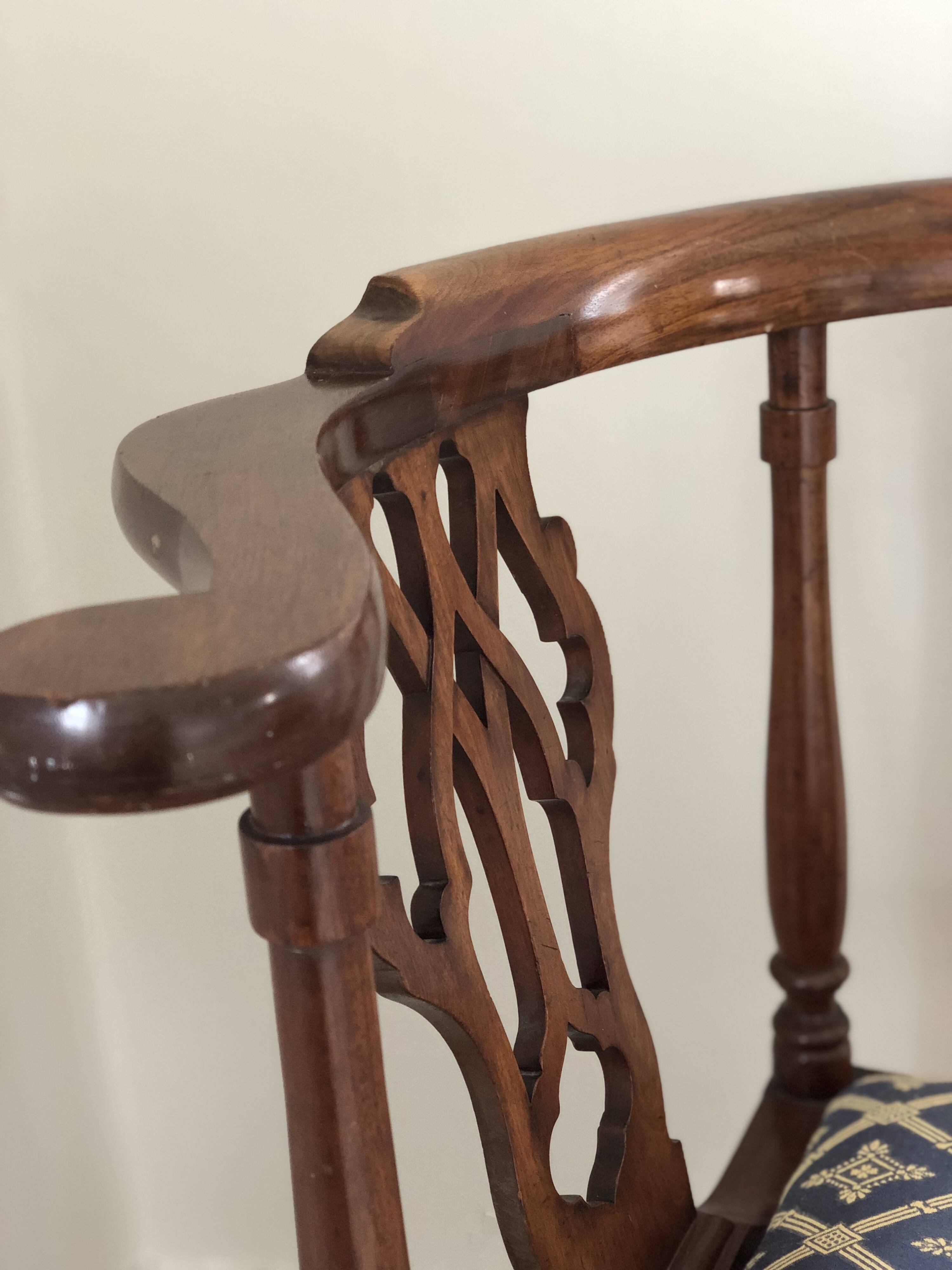 Chaise d'angle géorgienne en acajou sur roulettes, XIXe siècle