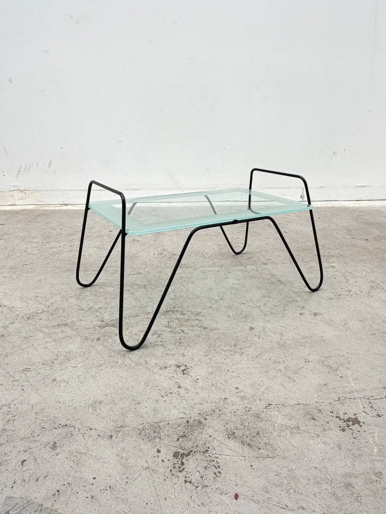 Table basse en métal et verre, France 1950