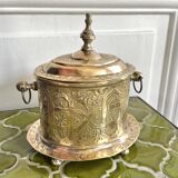 Boîte ou coffret ancien en laiton gravé
