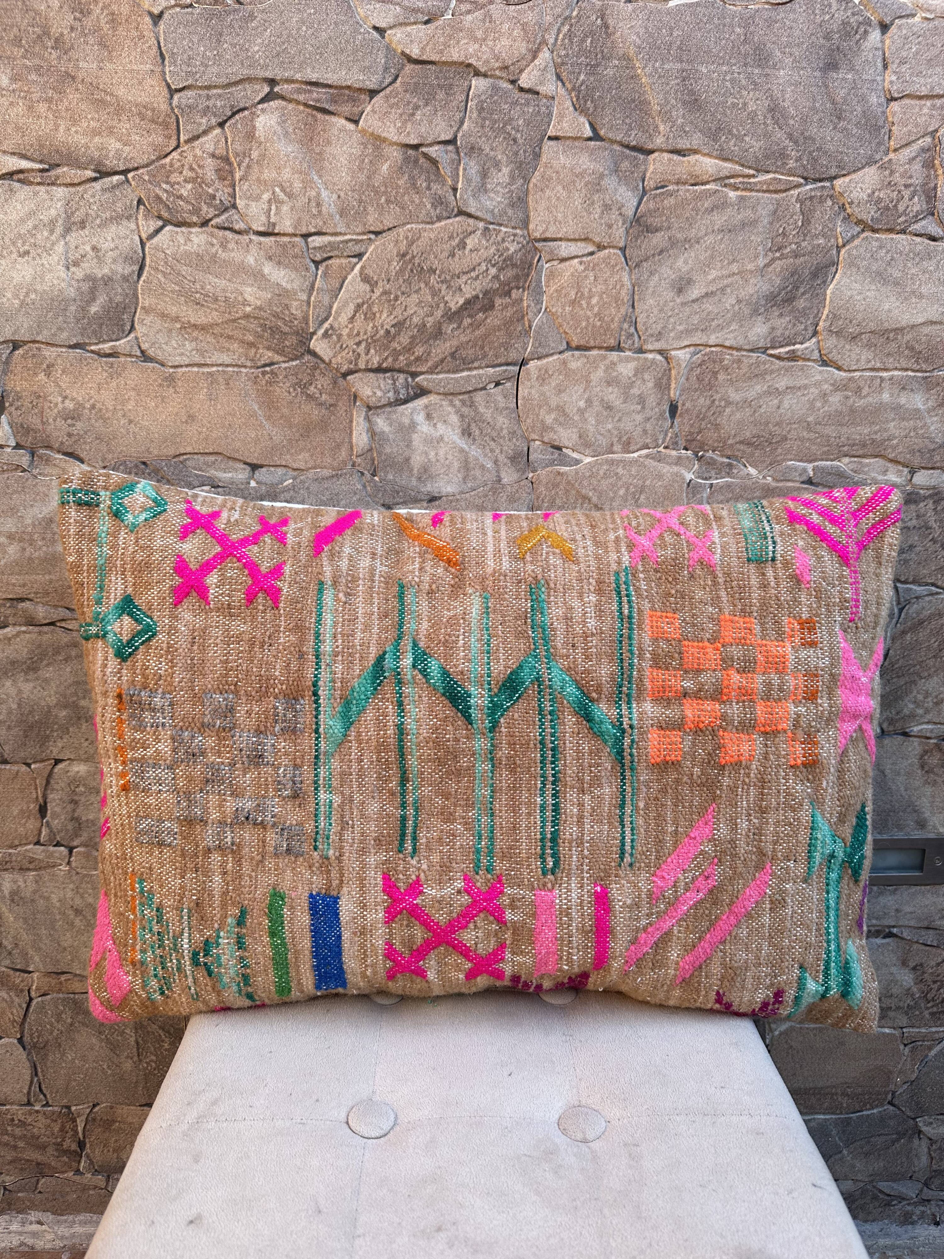 Handmade cushion cover in Berber wool: Moroccan Kilim cushion