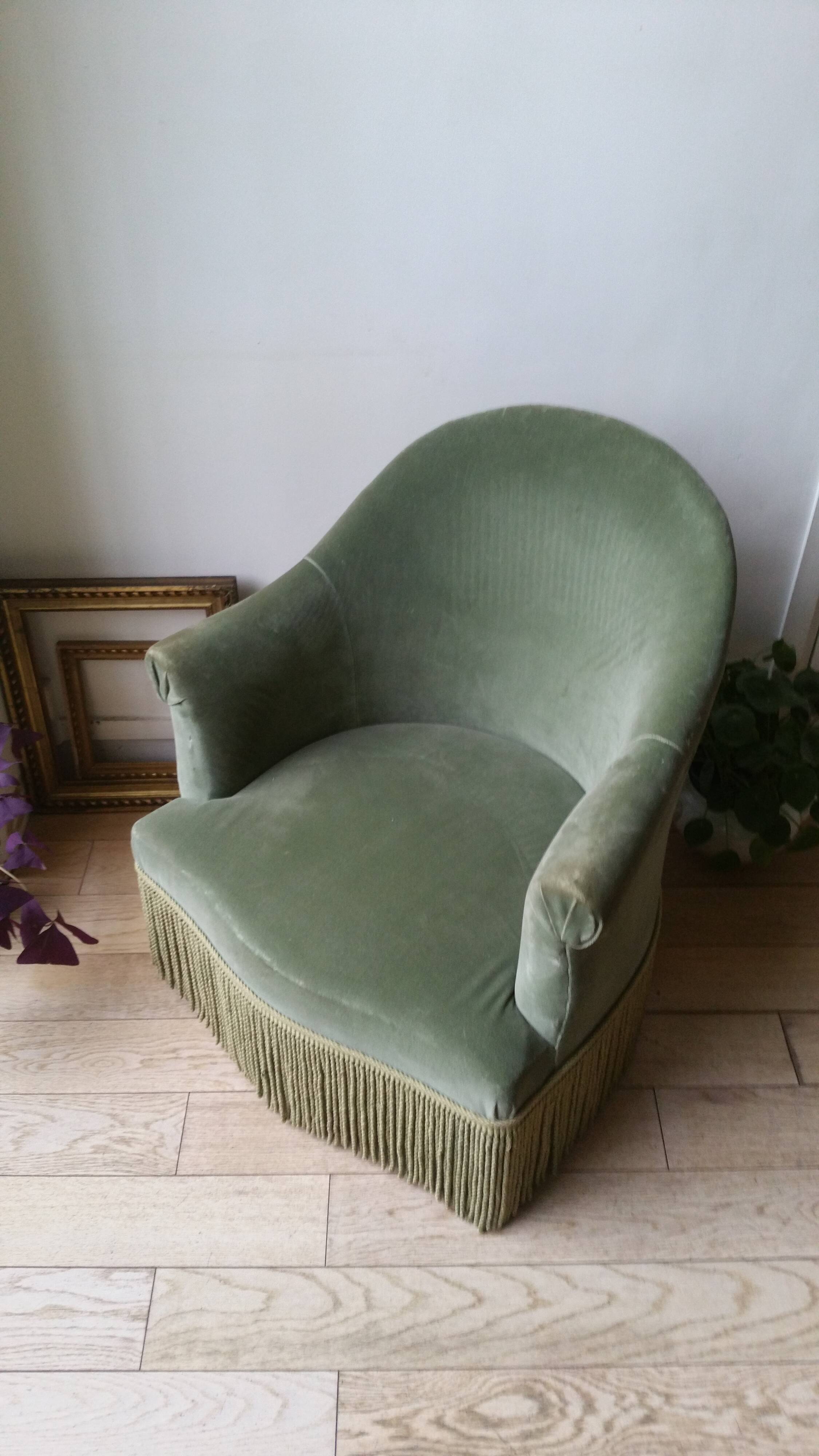 Toad armchair