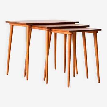 Ensemble de trois tables gigognes