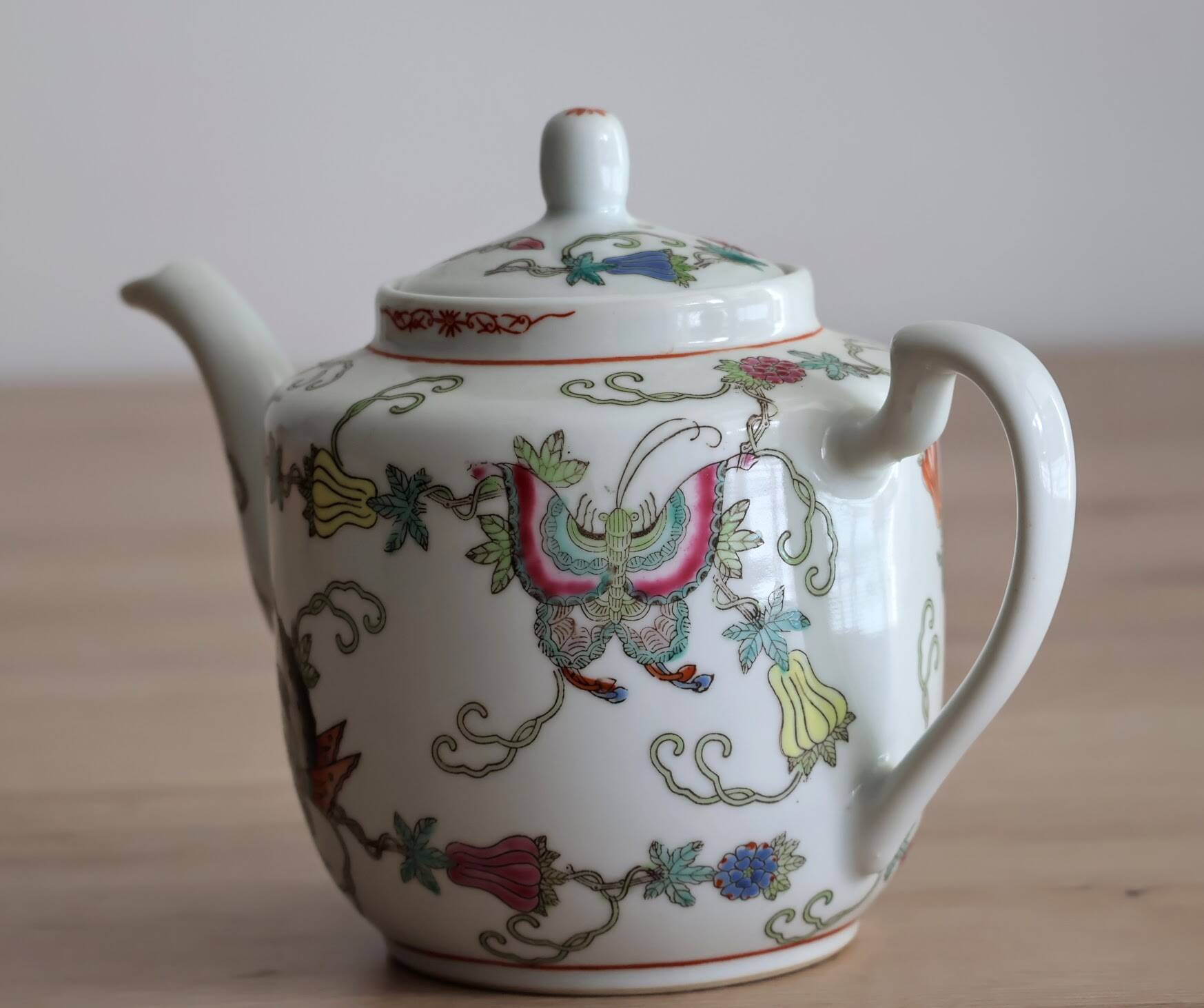 Chinese hand painted teapot Jingdezhen