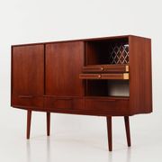 Buffet haut en teck, design danois, années 1960, designer : EW Bach
