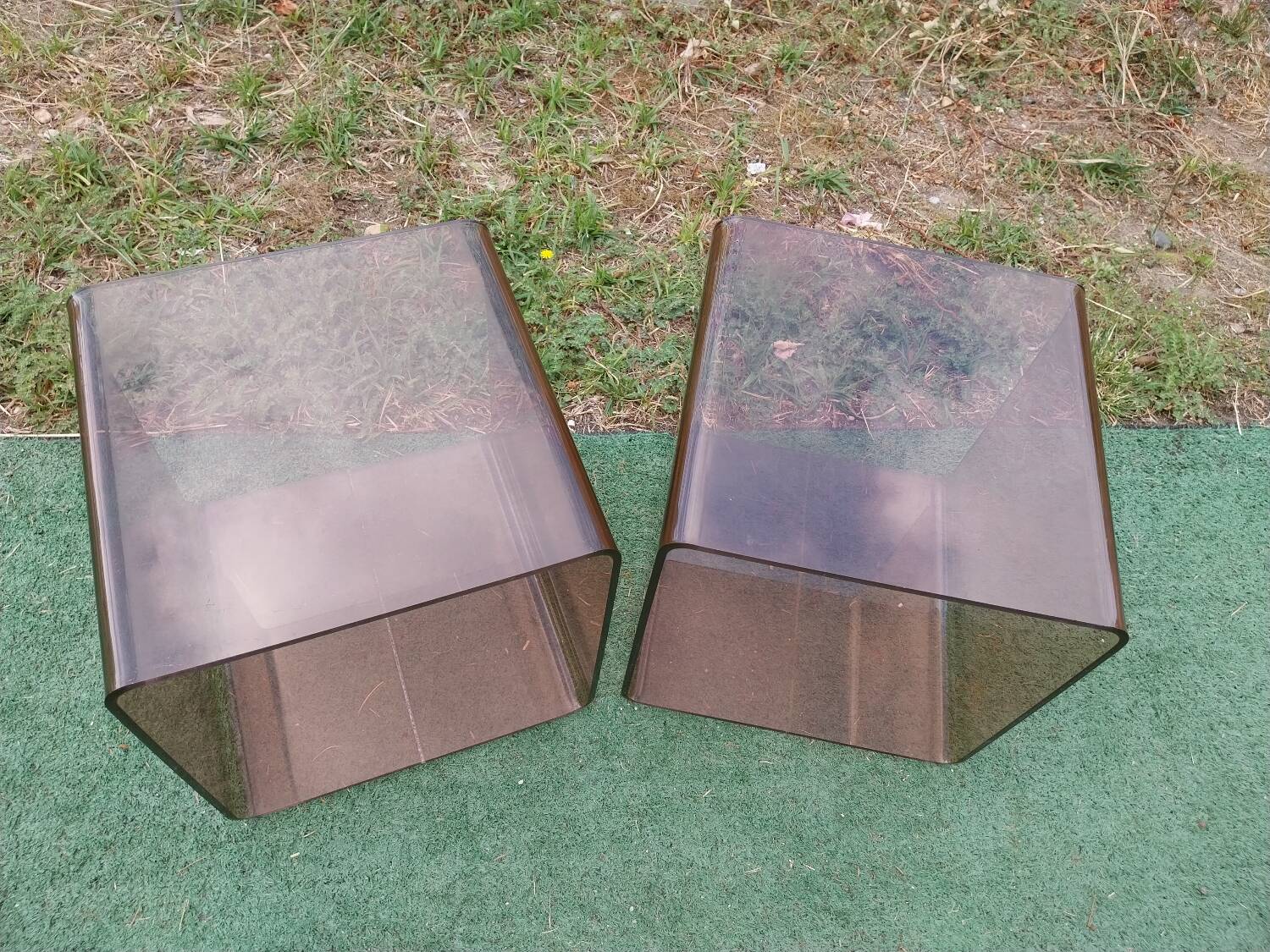 Tables de chevets en plexiglas