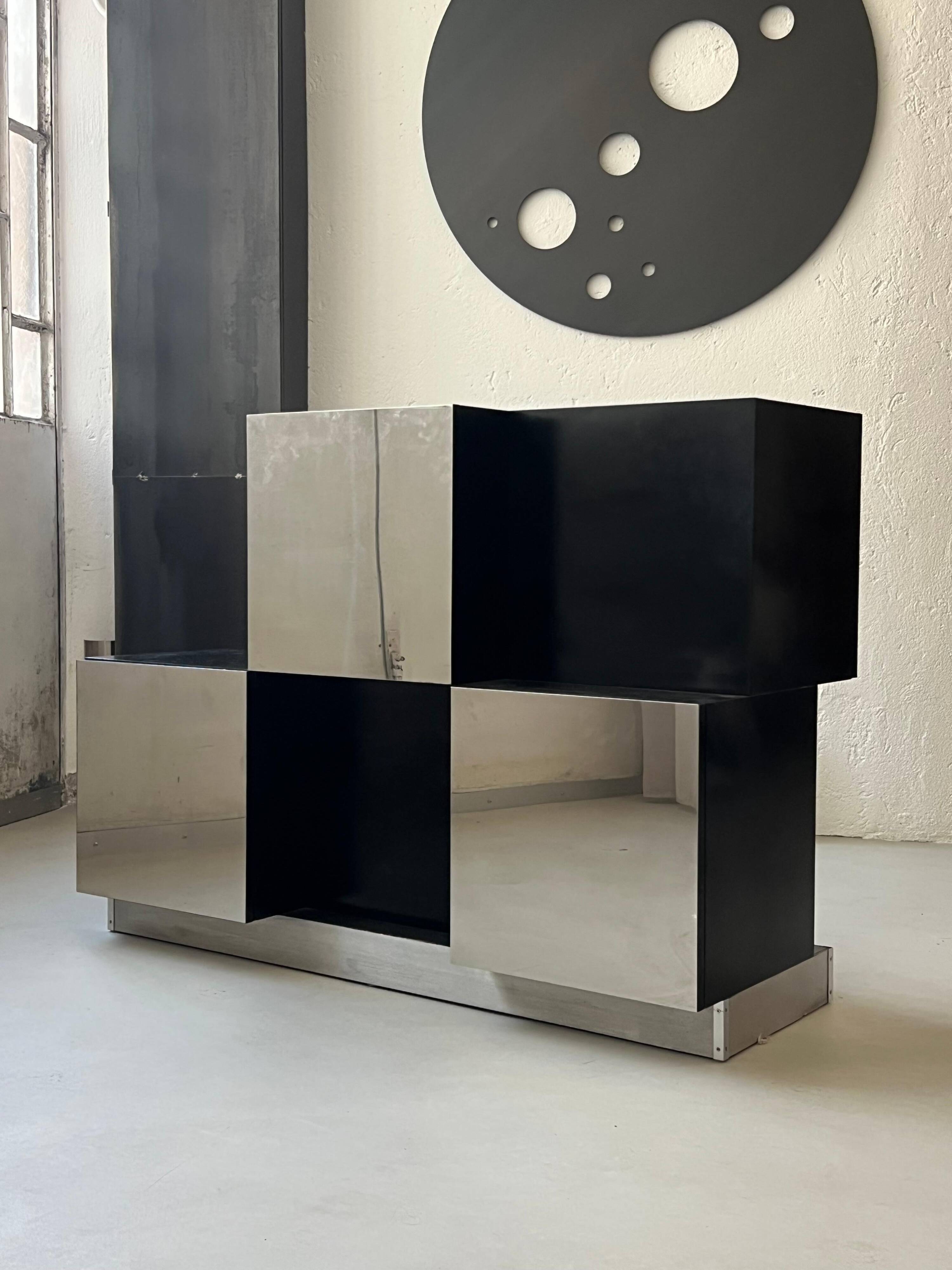 Cubes rétro des années 1970, bar et cabinet de rangement en noir et acier par Roberto Monsani
