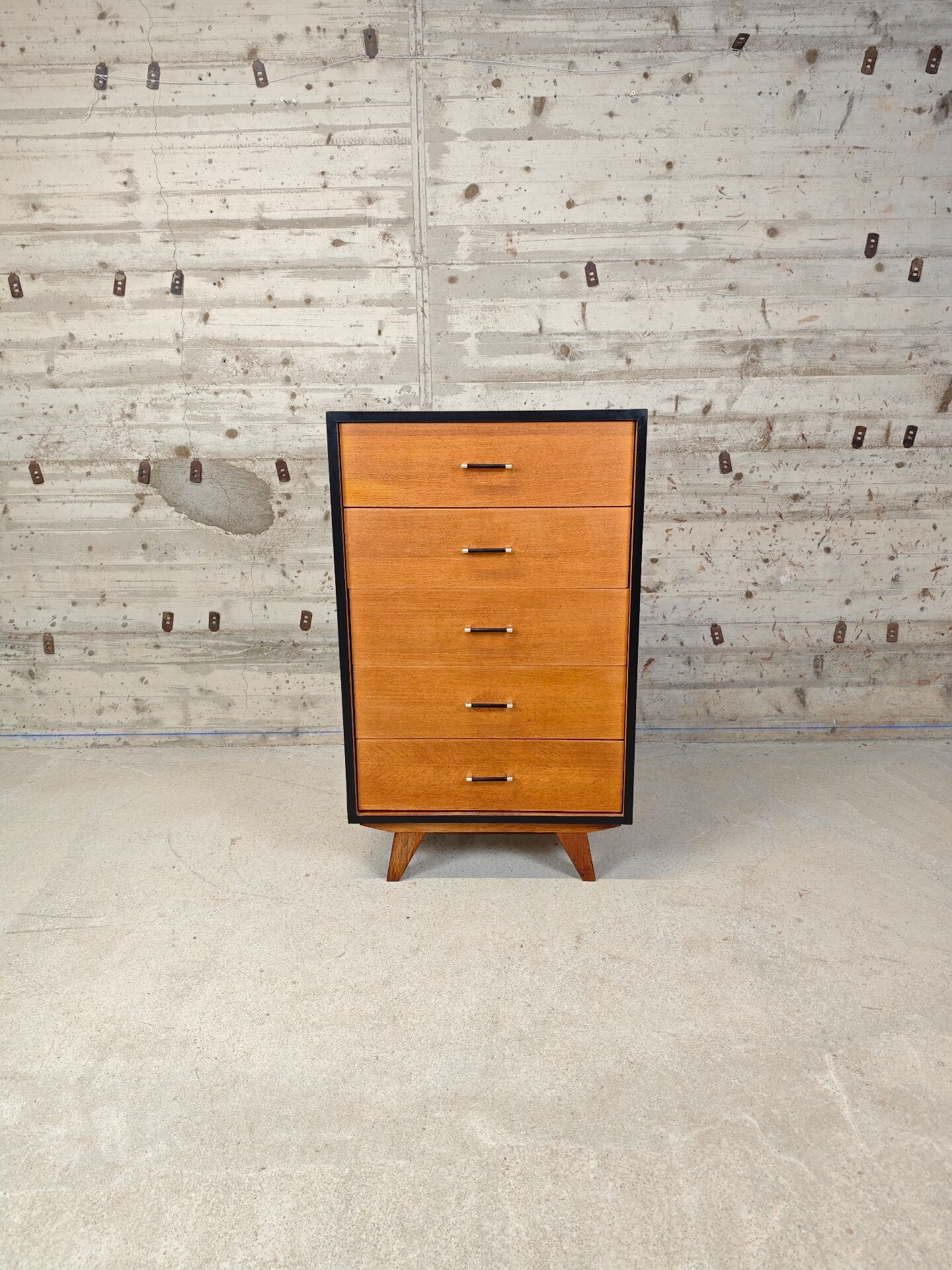 Vintage chest of drawers