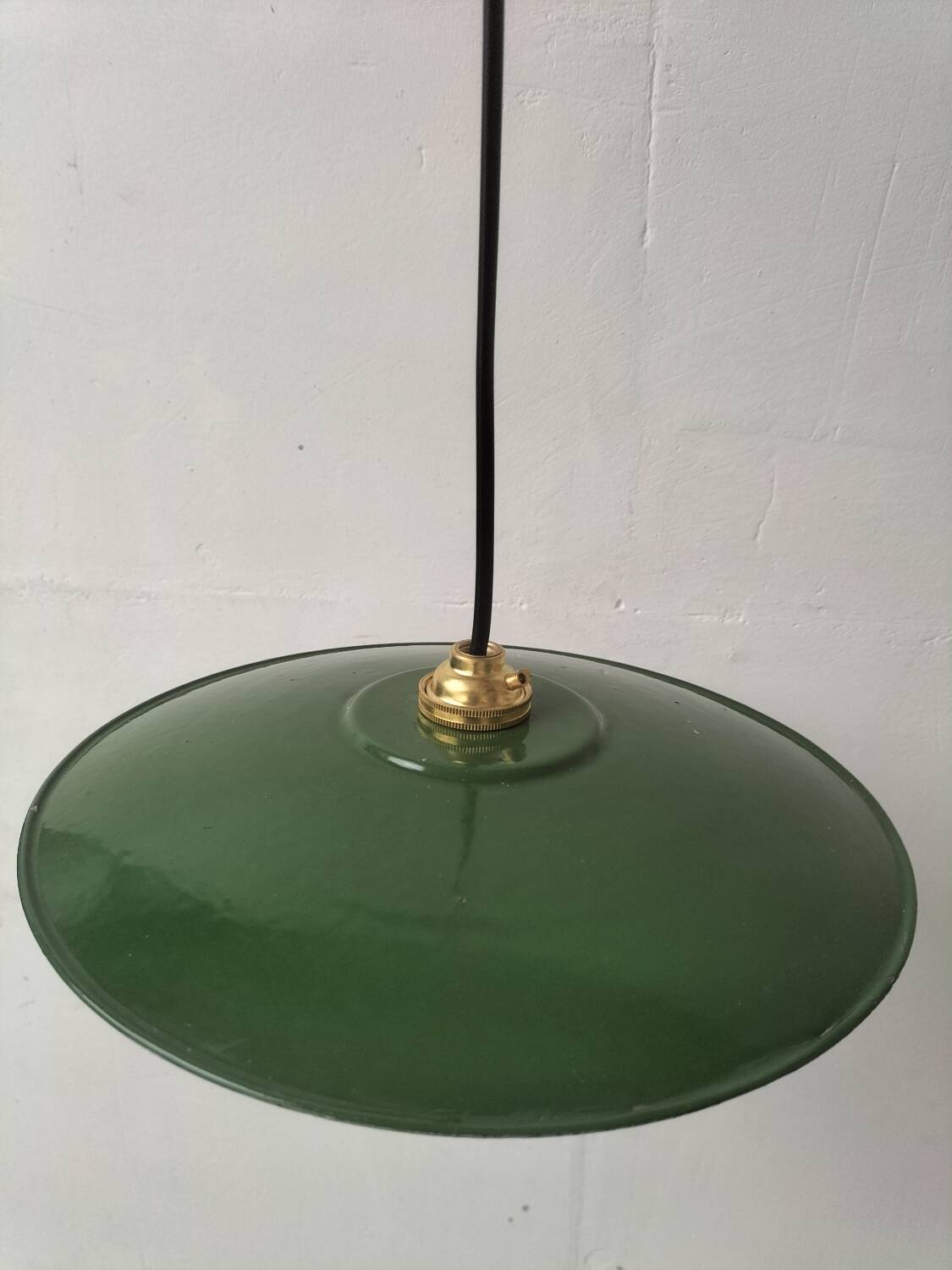 Enamelled sheet metal suspensions