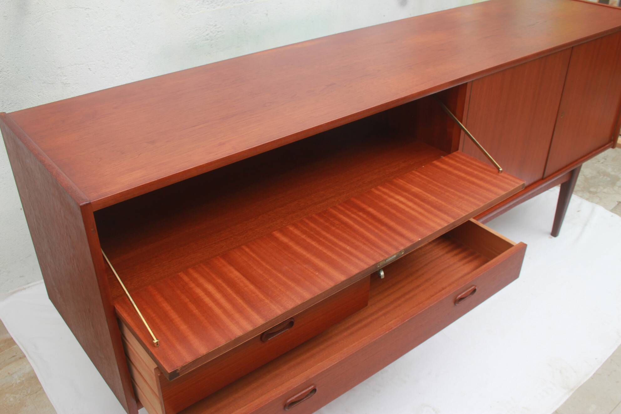 1960s sidebaord in teak