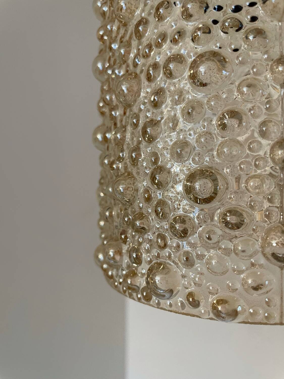 Suspension verre ambré bubble années 60