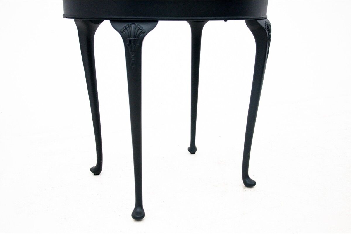 Oval table, Northern Europe, circa 1910