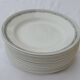 12 assiettes  plates en faïence de Saint Amand  modèle 4015 diam 22,5 cm