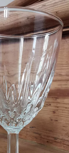 Service de 6 verres à vin ciselés