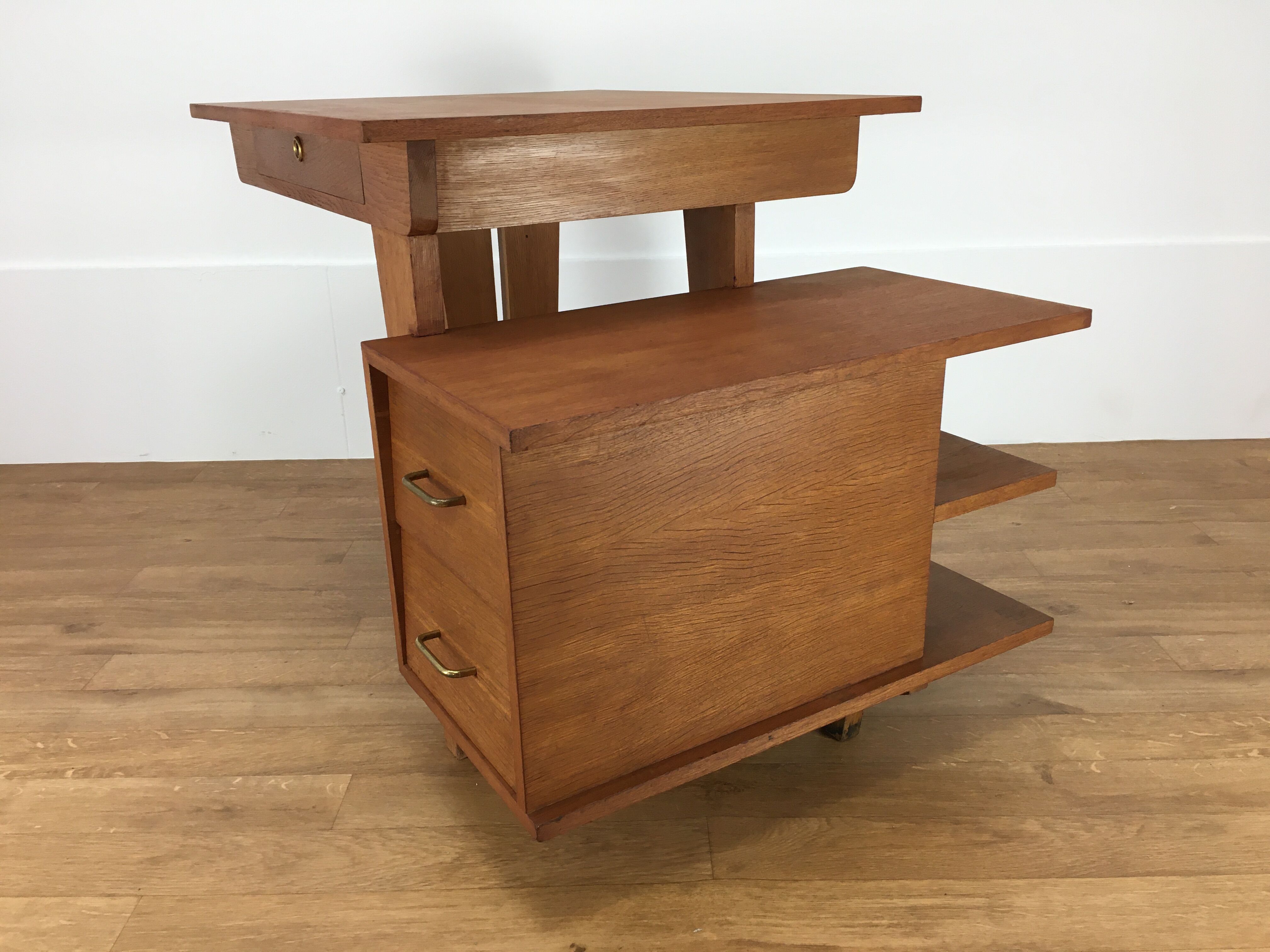 Asymmetric tripod office Reconstruction 1950s