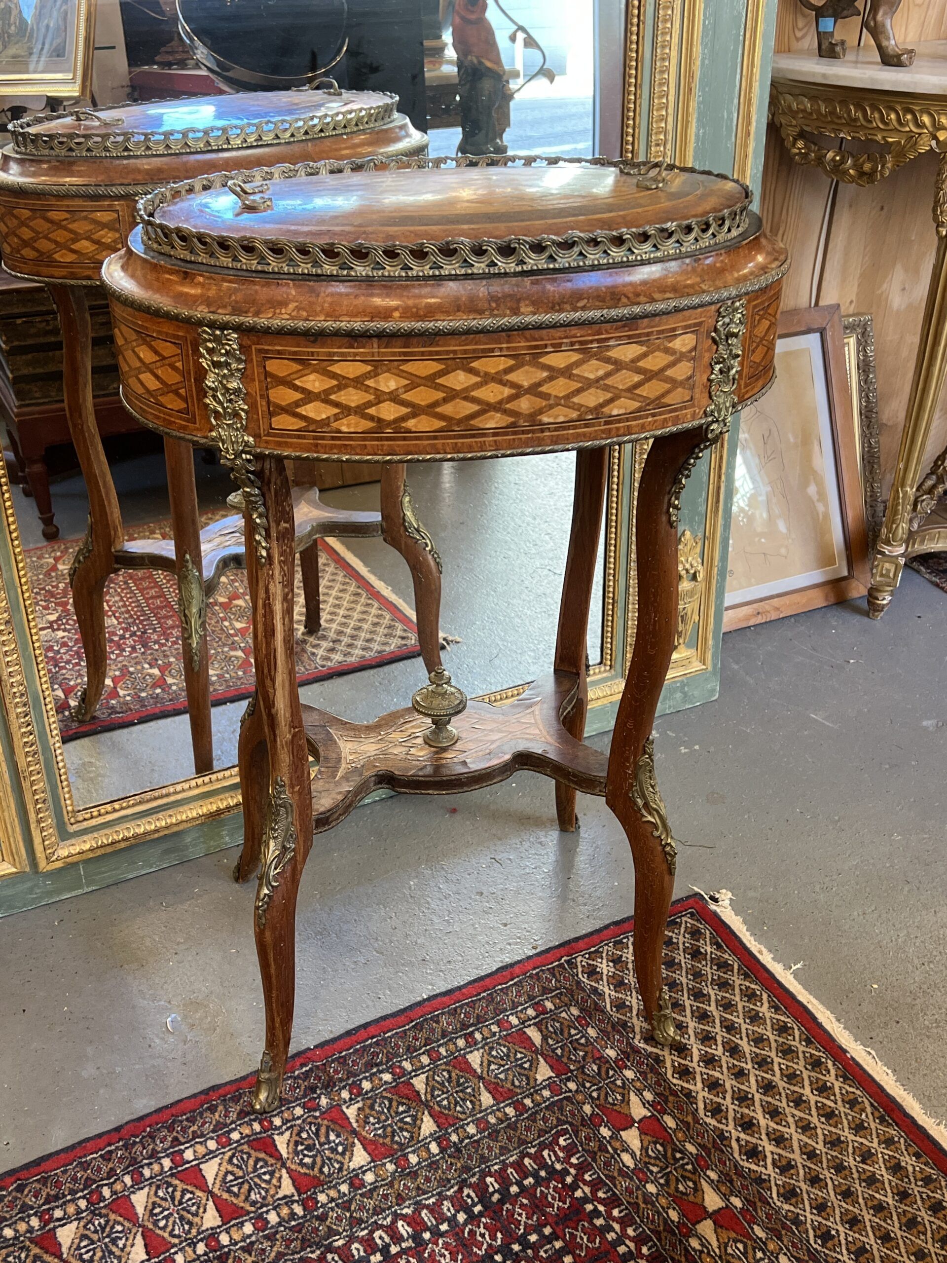 Very beautiful and old wooden marquetry planter, Napoleon III period, mid-19th century.