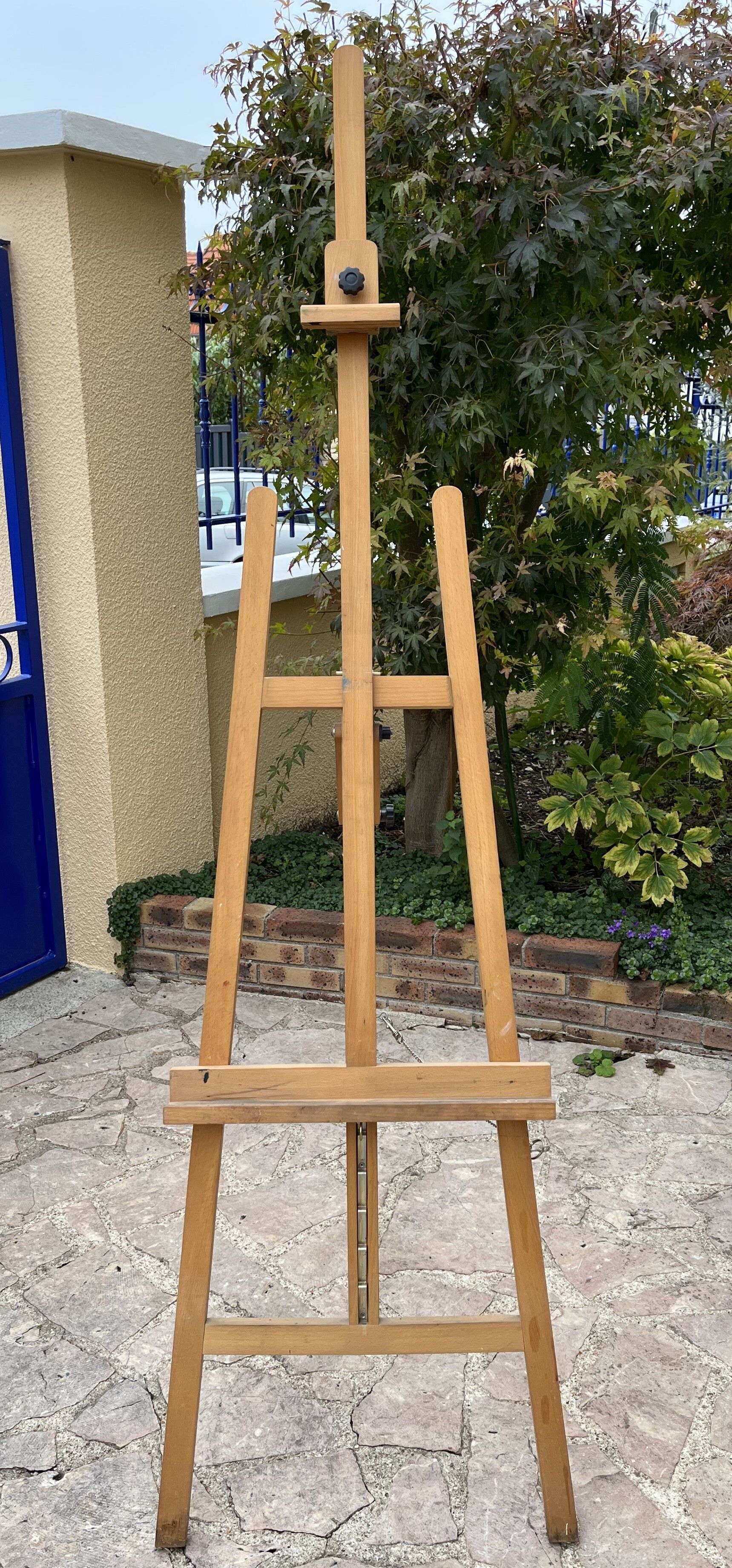 Wooden easel