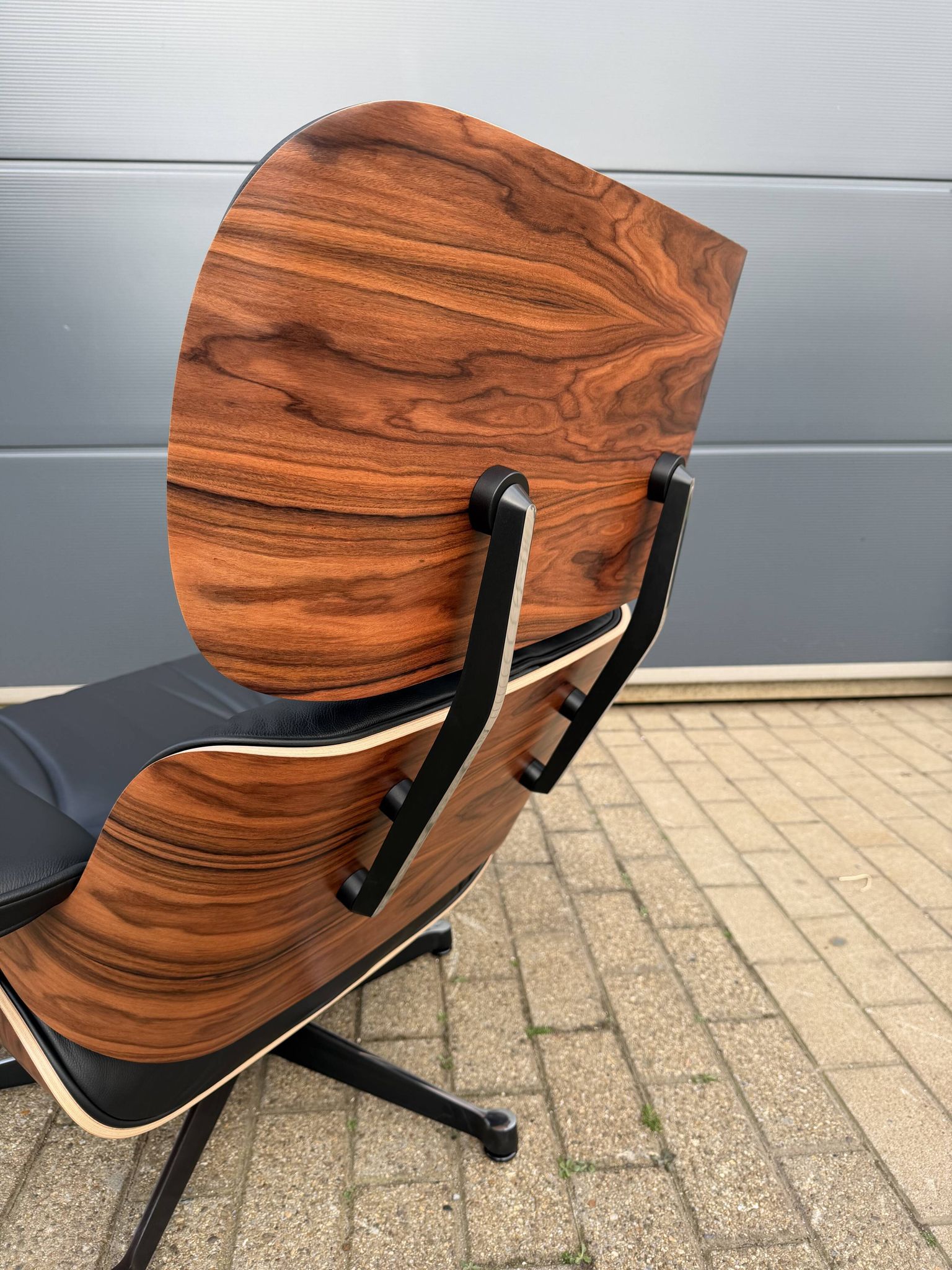 Vitra Eames Lounge chair XL + Ottoman, Zwart leder & Santos Palissander