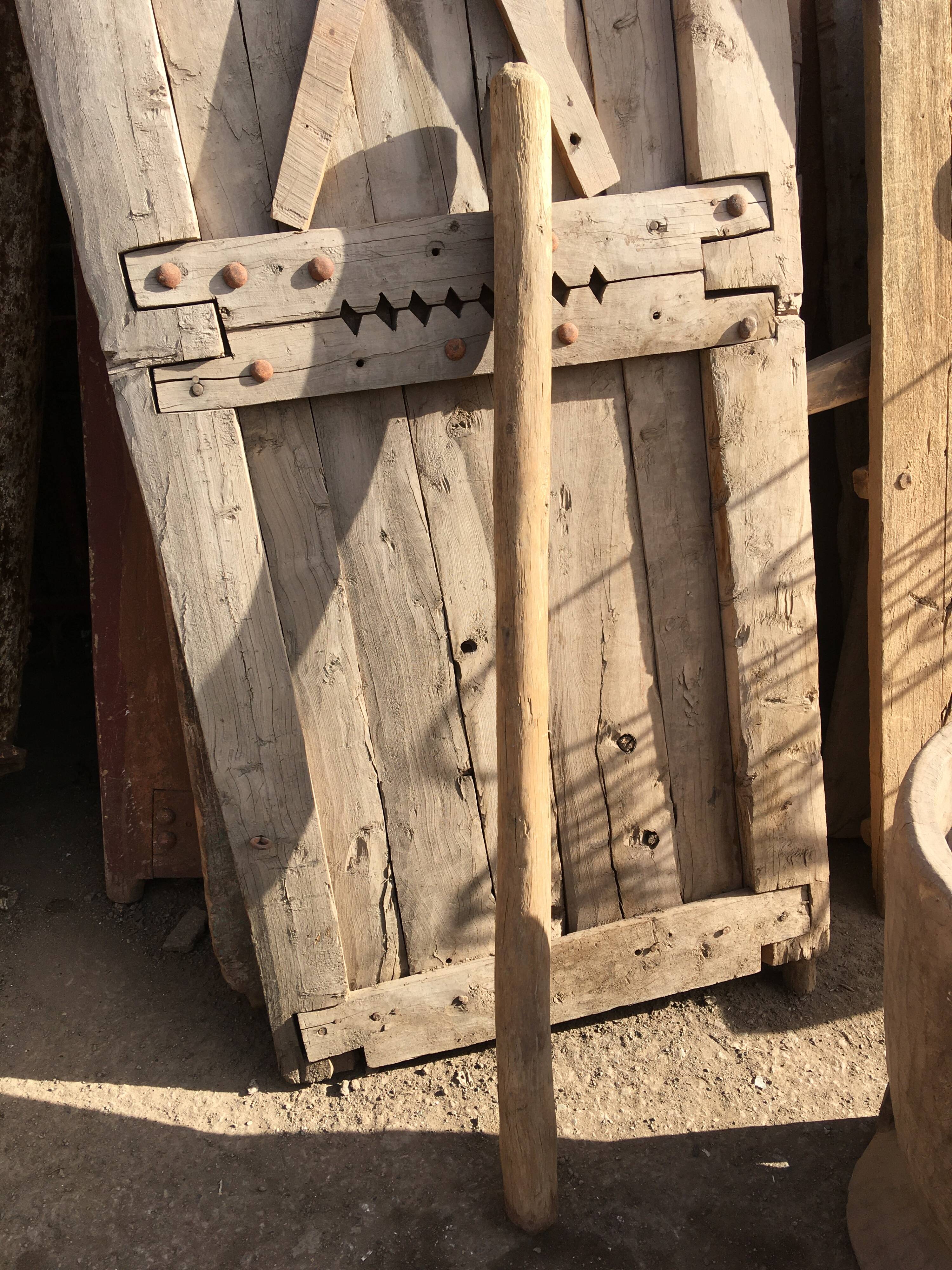 ANCIENT AFRICAN WOODEN MORTAR AND PESTLE 1