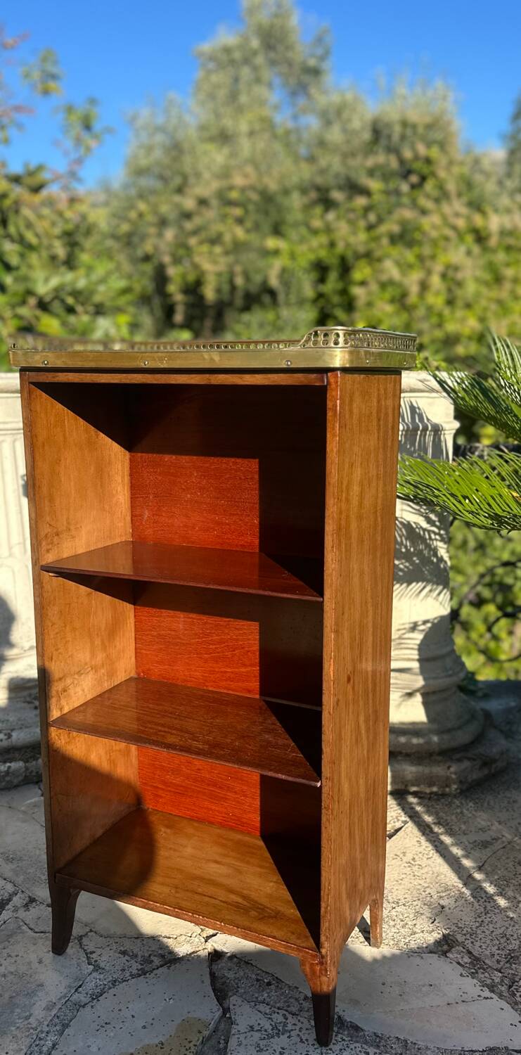 Small Louis XV style mahogany bibus.