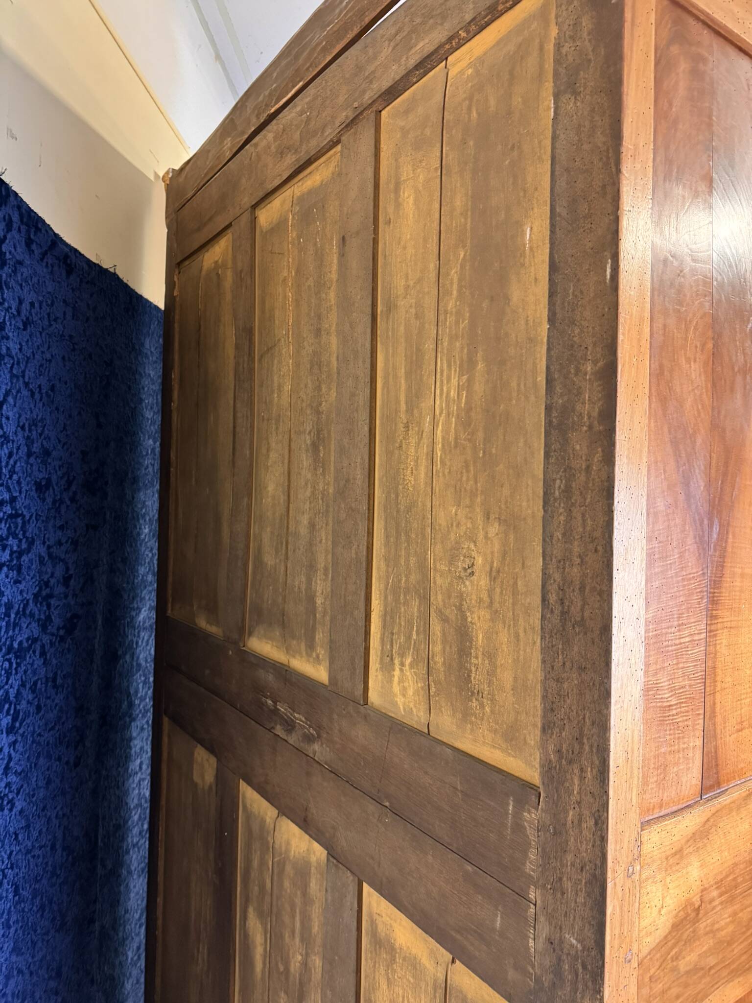 Superb Louis Philippe period bookcase in walnut circa 1830