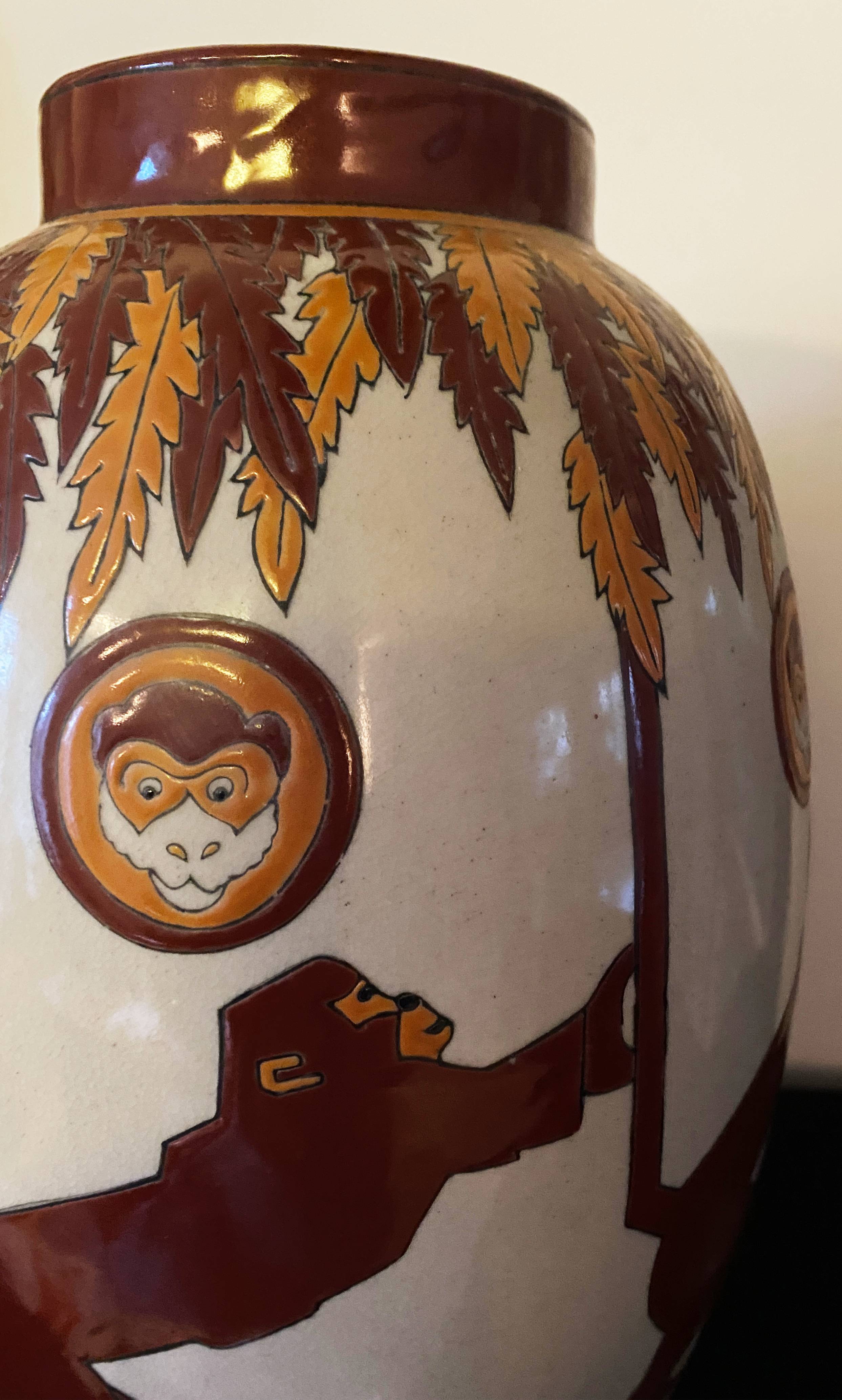 Art deco vase with monkey motifs and Keralouve palm leaf