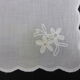 Nappe et 8 serviette en voile de coton brodé de fleurs au point de cornély-160x215cm